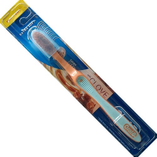 Oral B Shiny Clean Toothbrush With Clove Extract